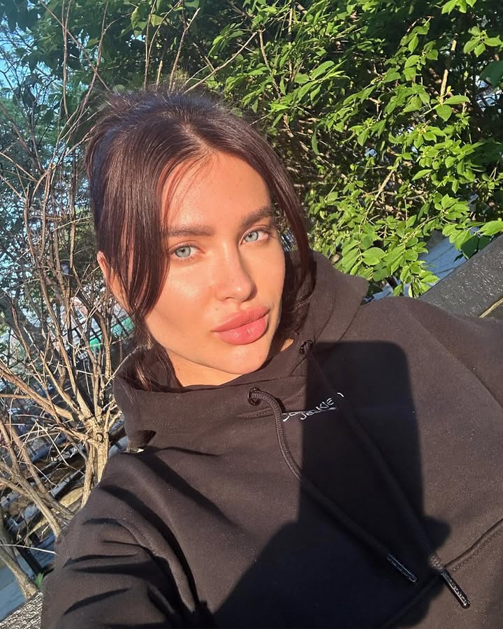 N326 照片1026张 视频71个 欧美女 宝妈 生活 日常 旅游 服装照 自拍多