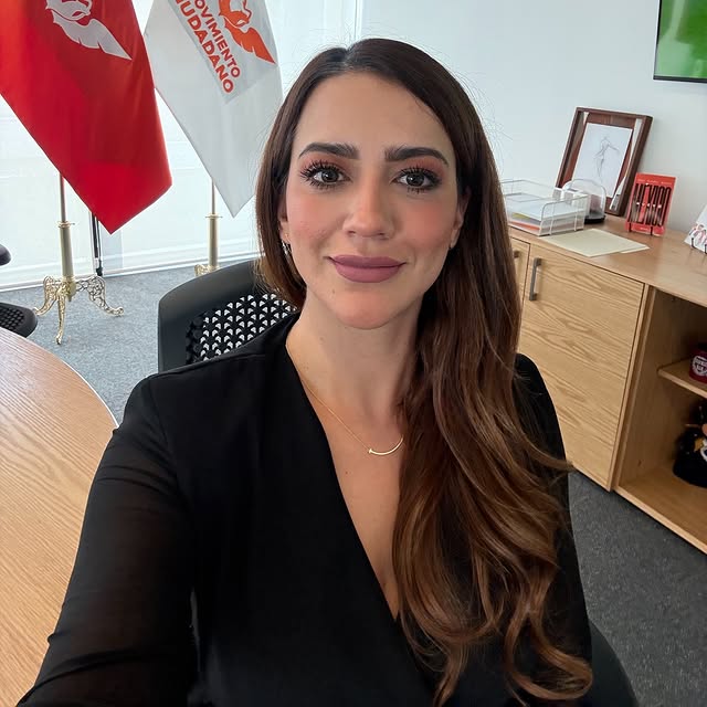 N399 照片7087张 视频258个 墨西哥 职业 律师 直升飞机 健身 机车 正装 慈善 生活场景丰富 自拍多 旅游 风景 生活日常