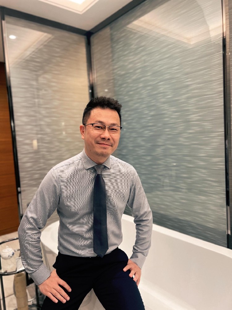 D024 照片197张 视频190个 中国男 成熟大叔 帅哥 正装