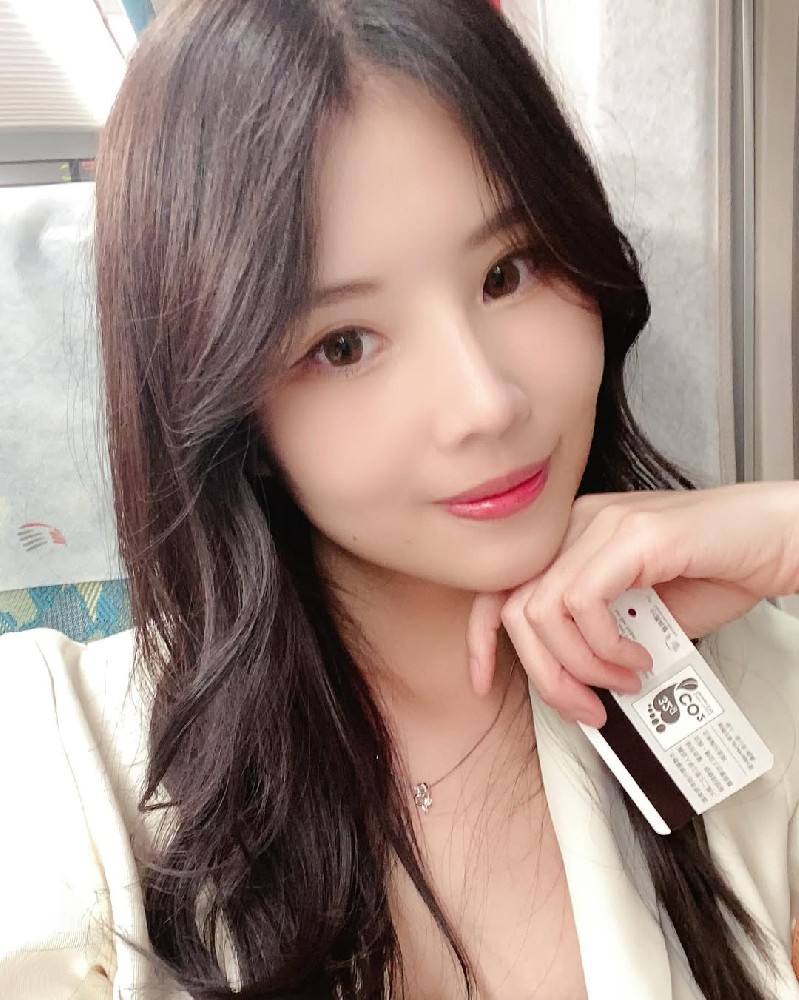 G923 照片726张 视频108个 同人私密 大胸性感少妇 极度诱惑 生活日常 居家诱惑