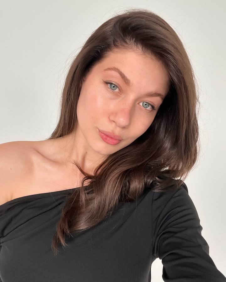 N431 照片92张 视频30个 俄罗斯 曝光率极低 生活日常照多  直升飞机 游艇 浴袍 自拍 旅游 生活日常