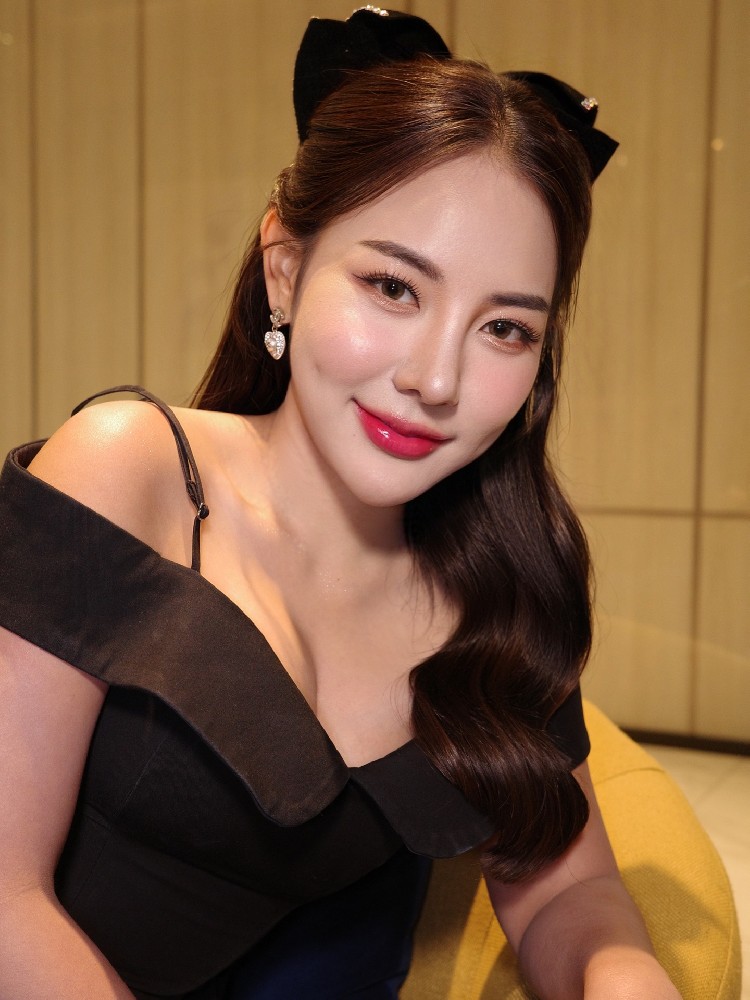 A2029 照片577张 视频49个 泰国 气质成熟美女 富婆 生活日常 旅游 豪车