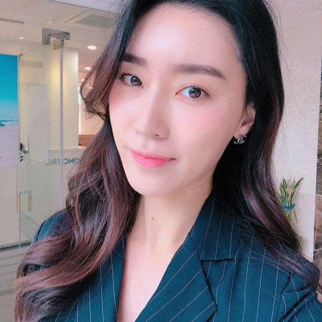 A1111 照片2388张 视频317个 韩国 职业公司高管 户外日常 亲子 生日照 居家日常 穿搭 自拍较多 少妇 宝妈 旅游 宝爸 酒店度假 海边 美食 珠宝 曝光度低 粉丝数2000+