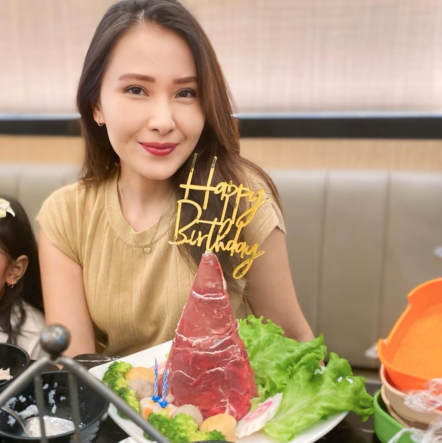 A1127 照片2512张 视频133个 印度尼西亚 成熟妇女 宝妈 中老年 旅行泰国·新加坡 亲子 酒店度假 户外日常 家庭合照 自拍较多 生日照 宝爸 旅游 居家日常 穿搭 豪宅 生活场景丰富